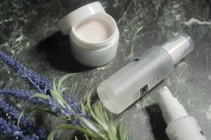 若い女性に好印象を与えるために！アラフィフ男性が取り入れるべきスキンケアと身だしなみの秘訣