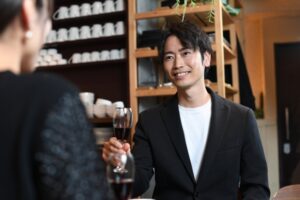 婚活がうまくいく人は“選ばれる”より“選びに行く”